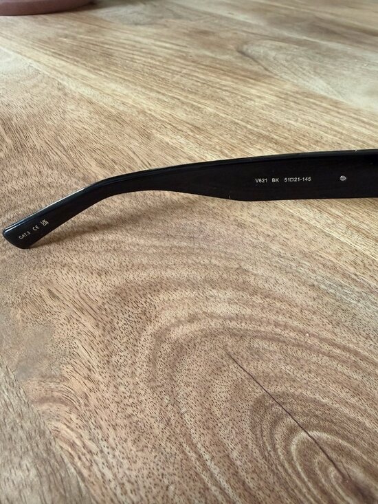 Vera Wang V621 Sunglasses in Black